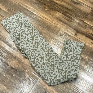 Leopard print leggings